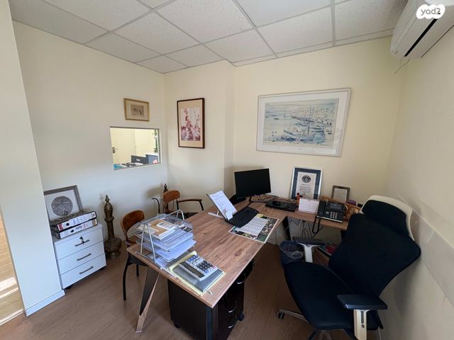 משרדים, השקדים 12, אבו גוש