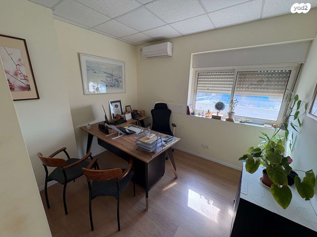 משרדים, השקדים 12, אבו גוש