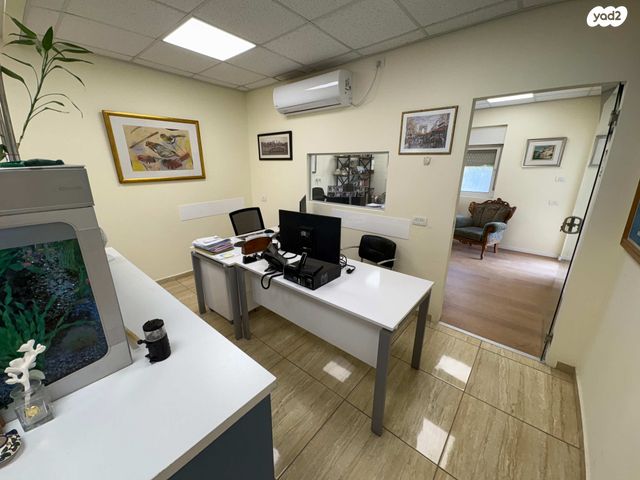 משרדים, השקדים 12, אבו גוש