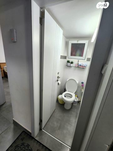 דירה, האלון, קדימה צורן