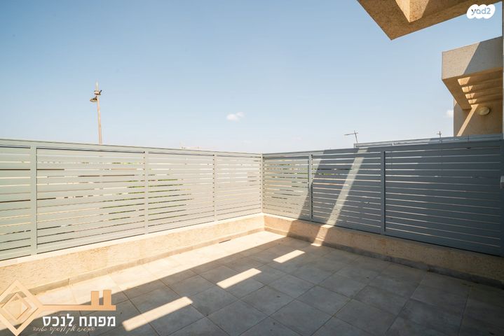 דו משפחתי, נצר חזני, נתיבות מערב, נתיבות