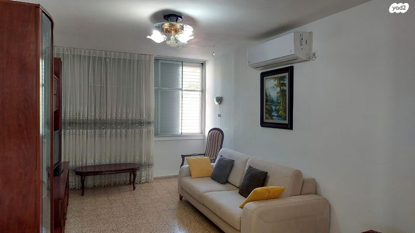 דירה, נתן אלבז, הראשונים, שלומי