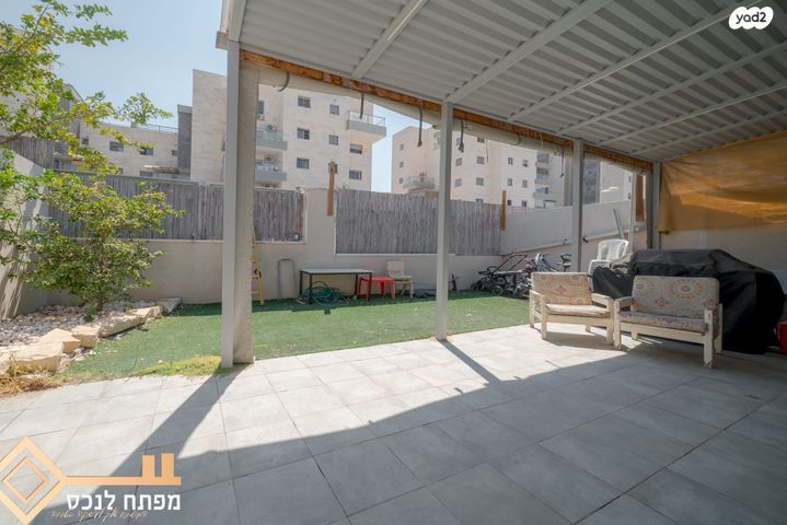 דו משפחתי, נצר חזני, נתיבות מערב, נתיבות