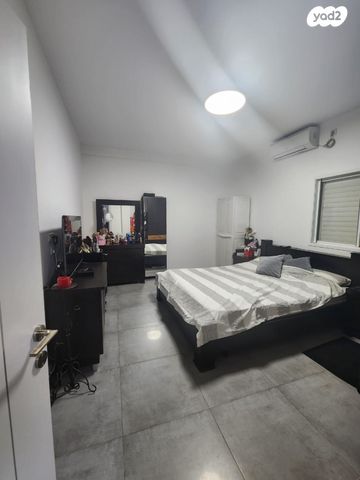 דירה, האלון, קדימה צורן