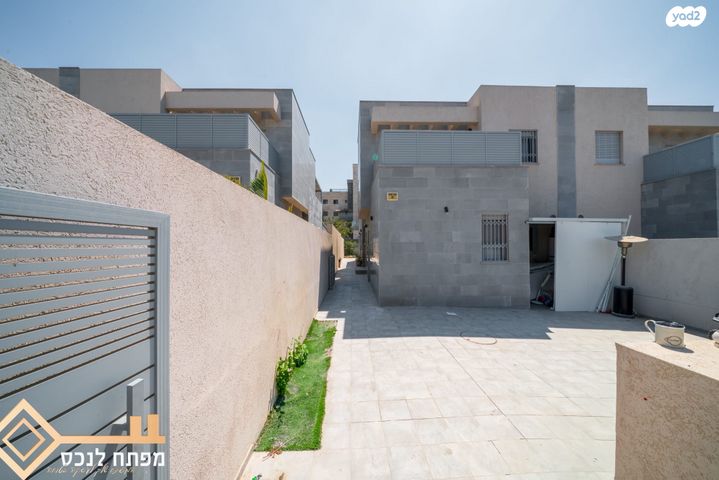 דו משפחתי, נצר חזני, נתיבות מערב, נתיבות