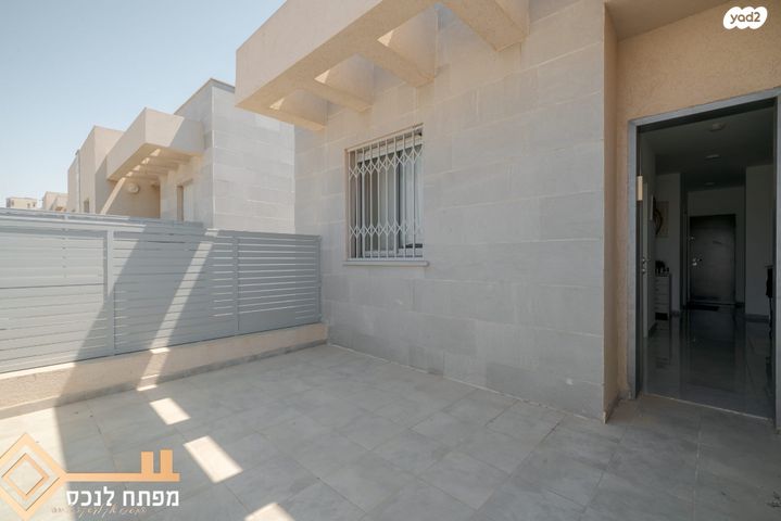 דו משפחתי, נצר חזני, נתיבות מערב, נתיבות