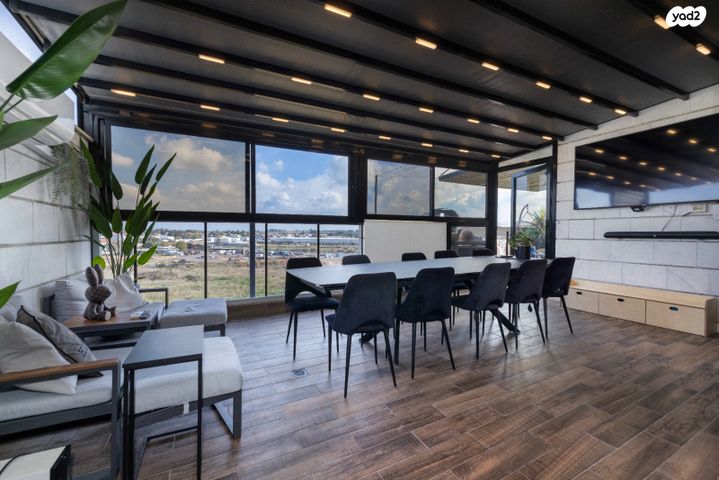 גג/ פנטהאוז, יבנה