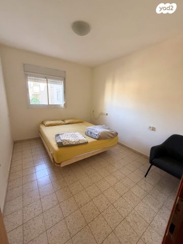 דירה, ברל כצנלסון, שיכוני מזרחי, כפר סבא