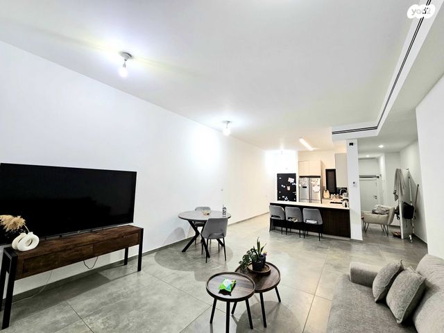 דירת גן, יהדות איטליה, רמת יורם, נתיבות