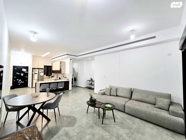 דירת גן, יהדות איטליה, רמת יורם, נתיבות