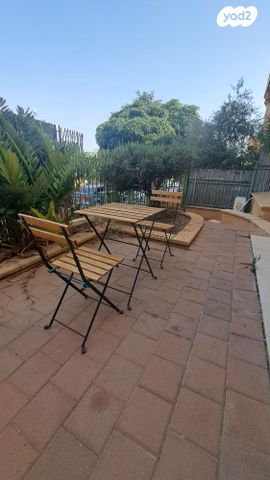 דו משפחתי, אבן יהודה