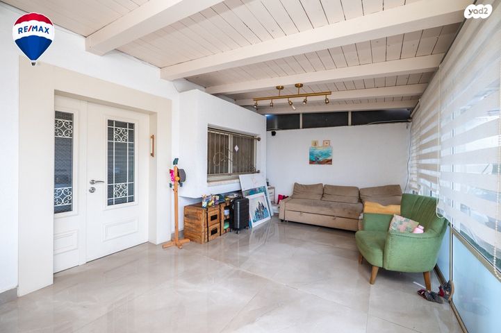 דו משפחתי, נווה אשר, פרדס חנה כרכור