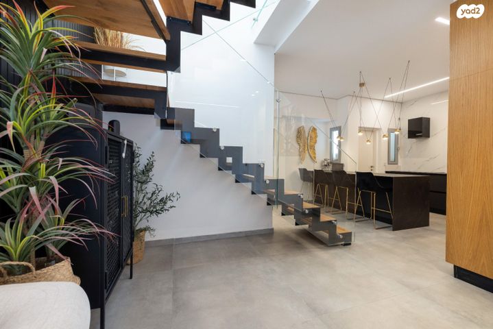 גג/ פנטהאוז, יבנה