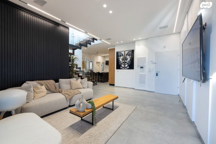 גג/ פנטהאוז, יבנה