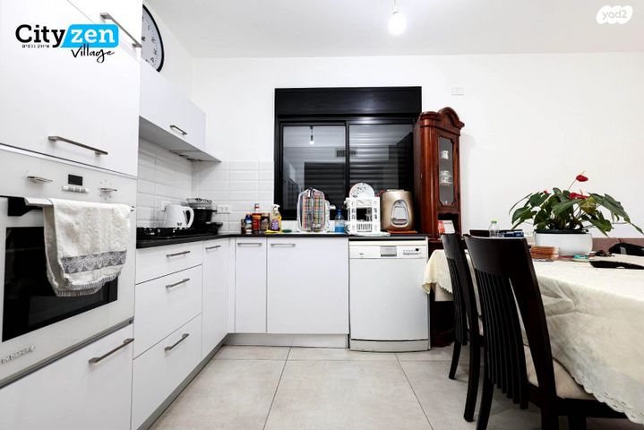 דירת גן, אבן יהודה