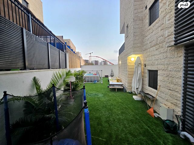 דירת גן, יהדות איטליה, רמת יורם, נתיבות