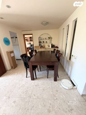 דירה, ברל כצנלסון, שיכוני מזרחי, כפר סבא