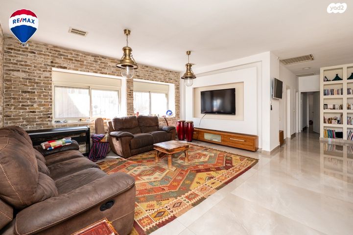 דו משפחתי, נווה אשר, פרדס חנה כרכור