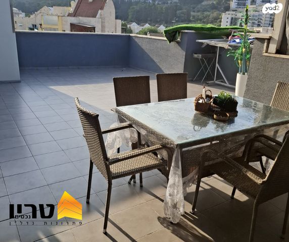 גג/ פנטהאוז, מגדל העמק