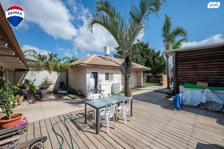 דו משפחתי, נווה אשר, פרדס חנה כרכור