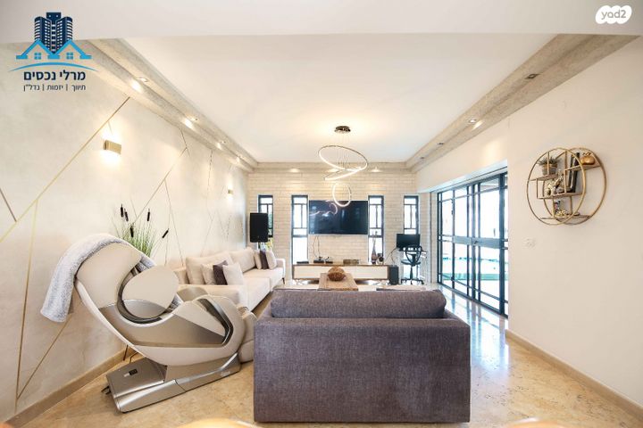 דו משפחתי, הדביר, חדרה