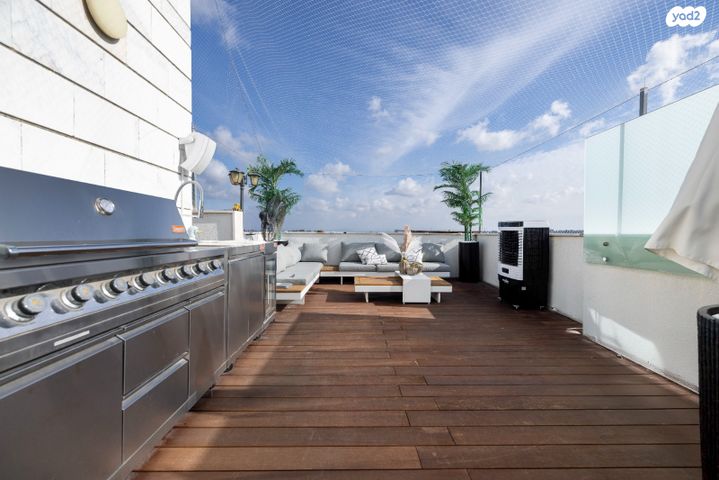 גג/ פנטהאוז, יבנה