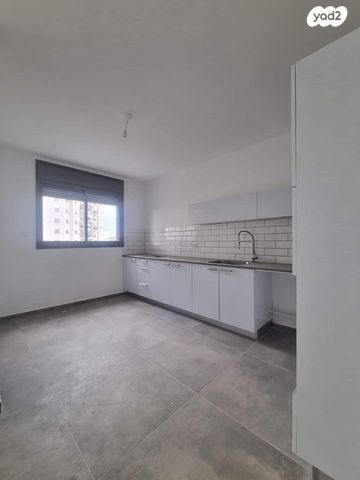 דירה, משה רינת, קרית רבין, חולון