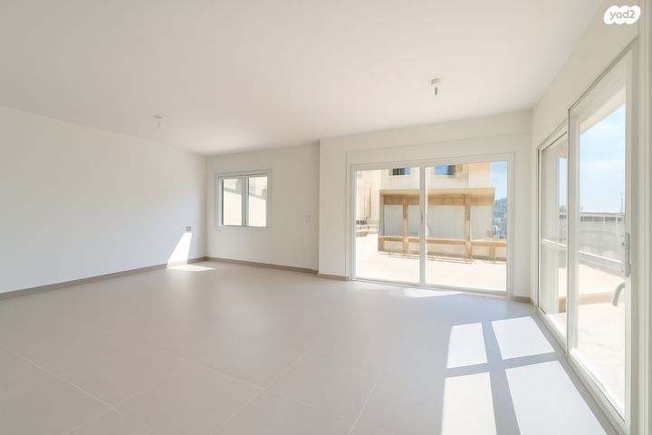 דו משפחתי, בנימינה גבעת עדה