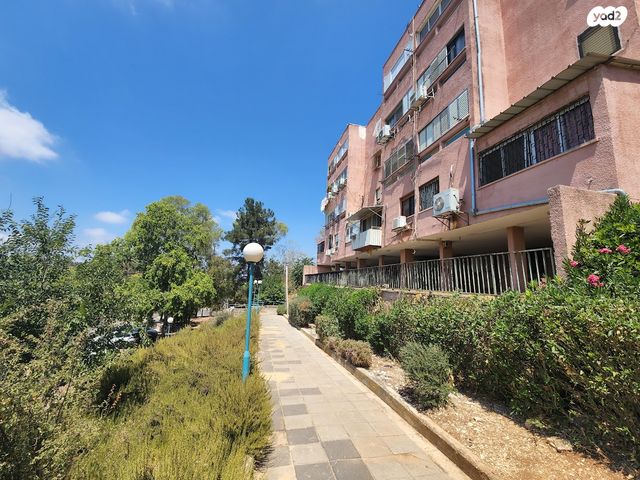 דירה, לוי אשכול, שכונה ותיקה - מרכז העיר, מעלות תרשיחא