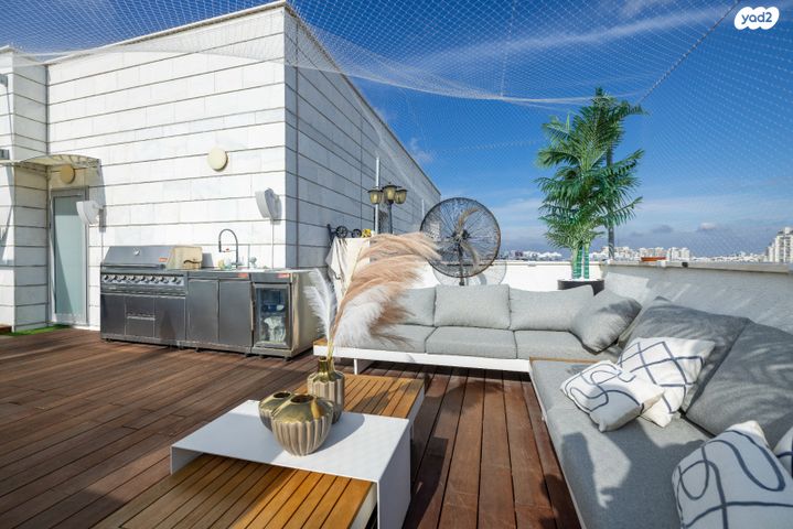 גג/ פנטהאוז, יבנה