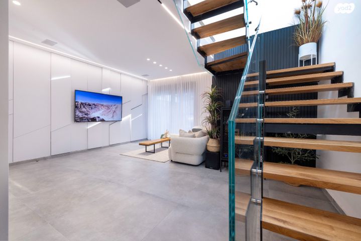 גג/ פנטהאוז, יבנה