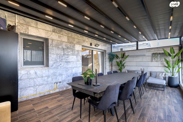 גג/ פנטהאוז, יבנה