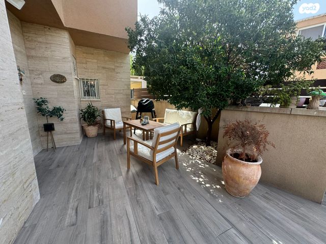 דו משפחתי, גן יבנה מערב, גן יבנה