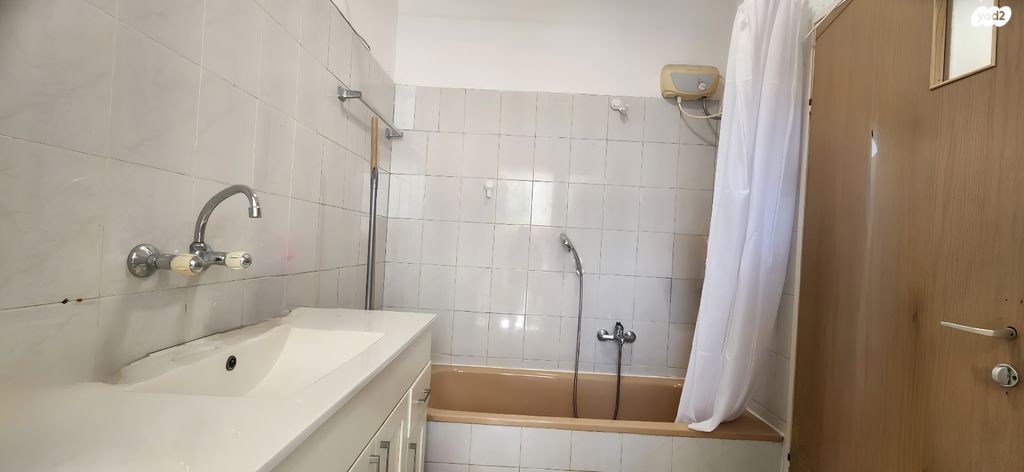 דירת גן, השעורה, בני עי"ש