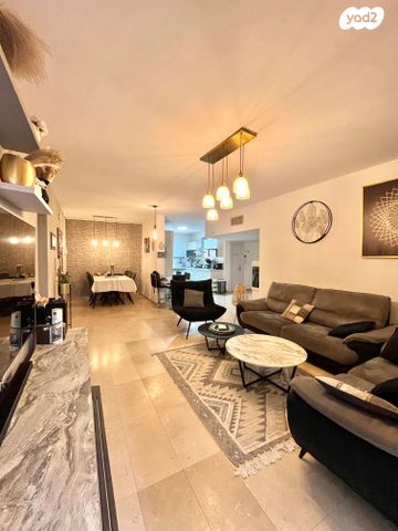 דירת גן, האלמוג, נופי סלע, מעלה אדומים