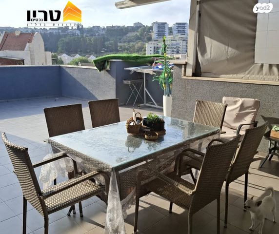 גג/ פנטהאוז, מגדל העמק