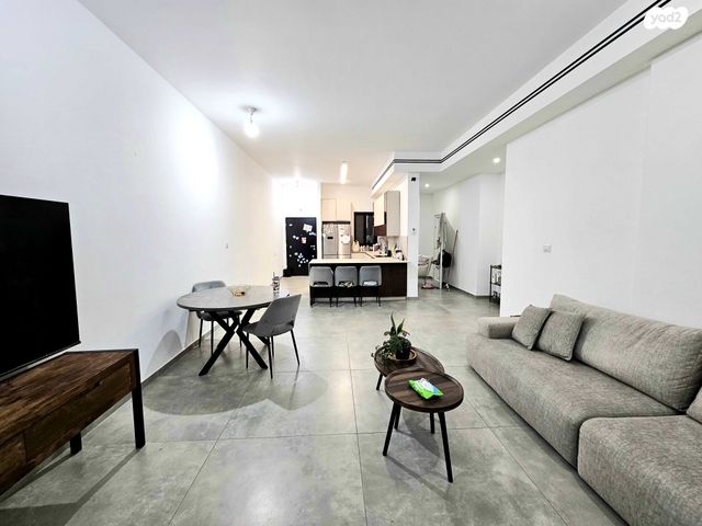 דירת גן, יהדות איטליה, רמת יורם, נתיבות