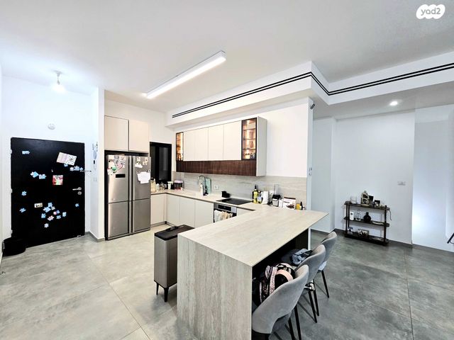 דירת גן, יהדות איטליה, רמת יורם, נתיבות