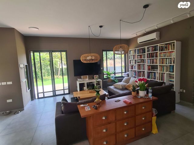 בית פרטי/ קוטג', מרכז פרדס חנה, פרדס חנה כרכור