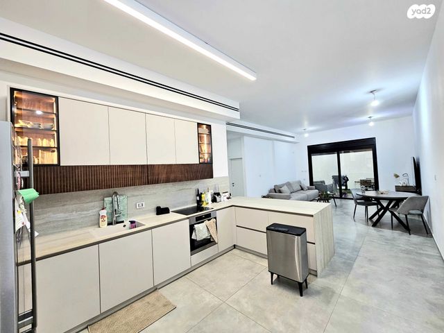 דירת גן, יהדות איטליה, רמת יורם, נתיבות