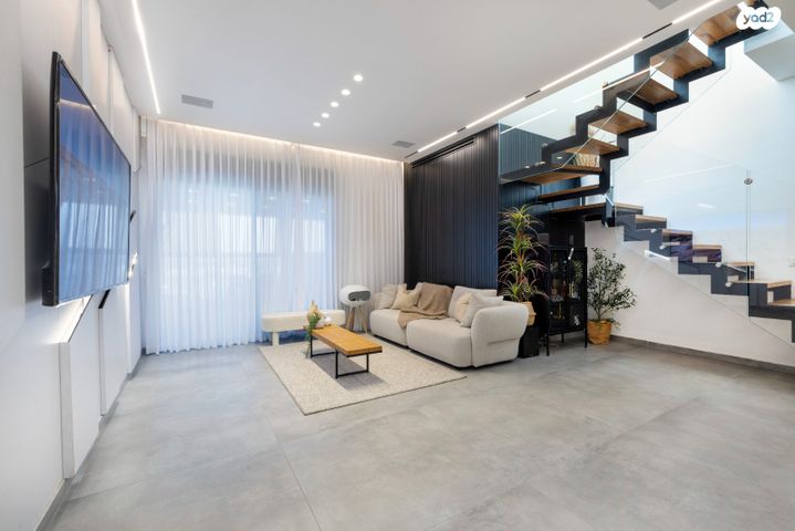 גג/ פנטהאוז, יבנה