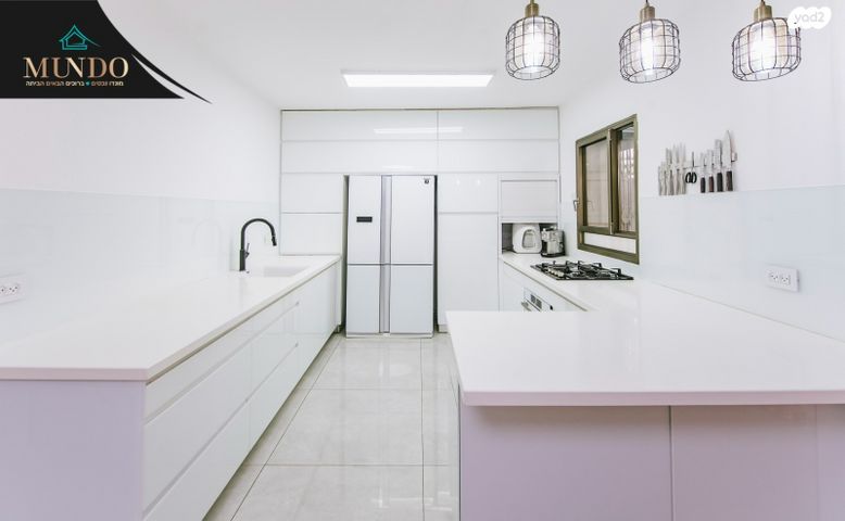 דו משפחתי, אפרים קישון, קרית האמנים, מצליח, רמלה