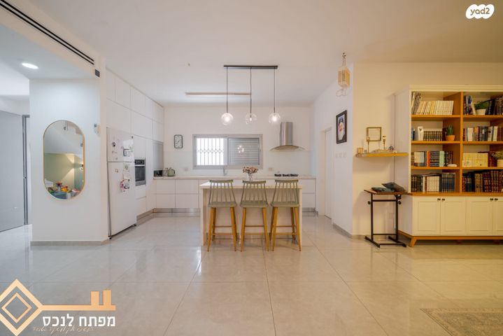 דו משפחתי, נצר חזני, נתיבות מערב, נתיבות