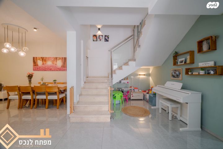 דו משפחתי, נצר חזני, נתיבות מערב, נתיבות