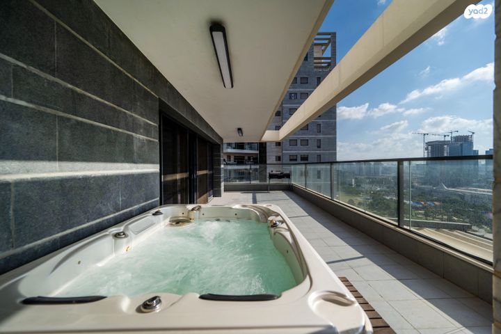 גג/ פנטהאוז, מבצע דקל 17, נווה גן, פתח תקווה