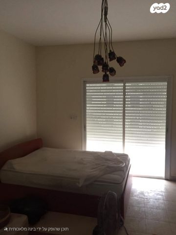 גג/ פנטהאוז, ה' באייר, שעריים, רחובות