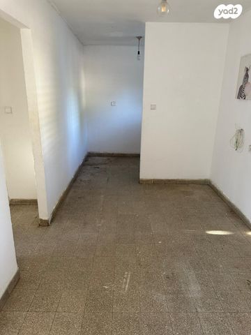 דו משפחתי, קדימה צורן