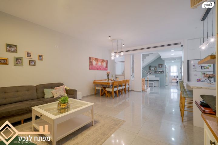 דו משפחתי, נצר חזני, נתיבות מערב, נתיבות