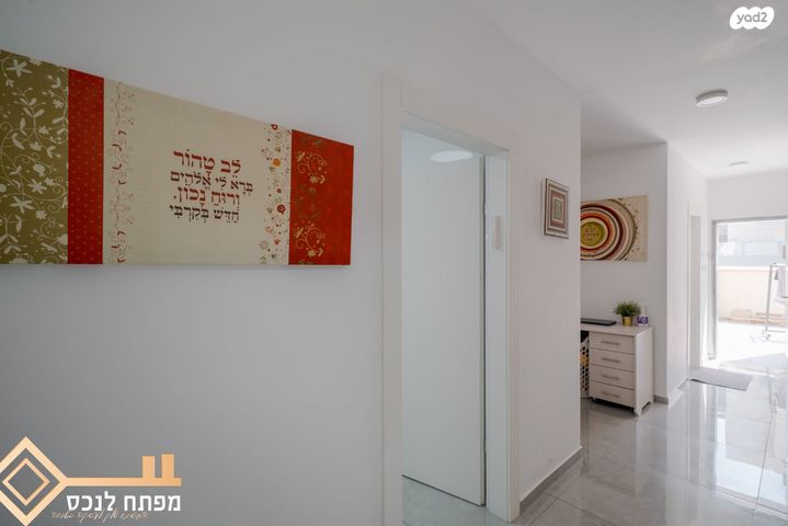 דו משפחתי, נצר חזני, נתיבות מערב, נתיבות