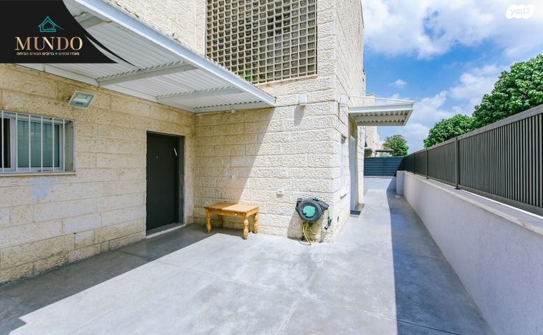 דו משפחתי, אפרים קישון, קרית האמנים, מצליח, רמלה